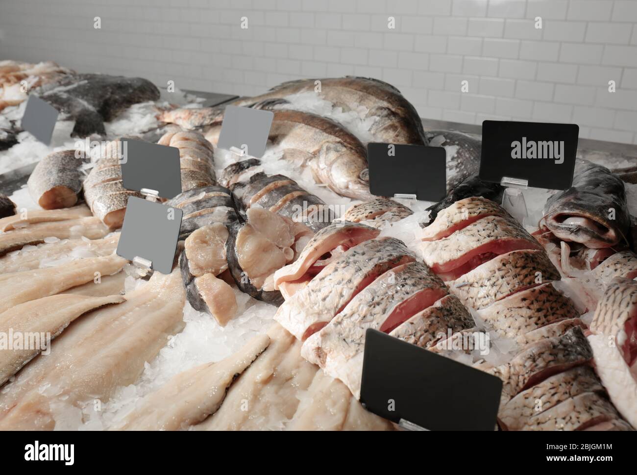 Frischer Fisch im Supermarkt Stockfoto