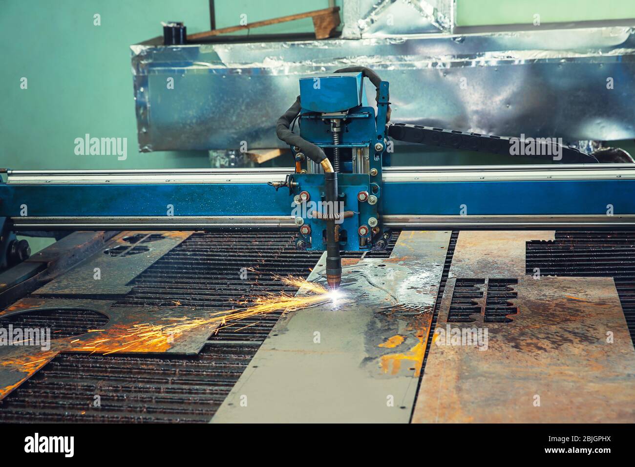 CNC-Maschine für die Metallbearbeitung im Laden Stockfoto