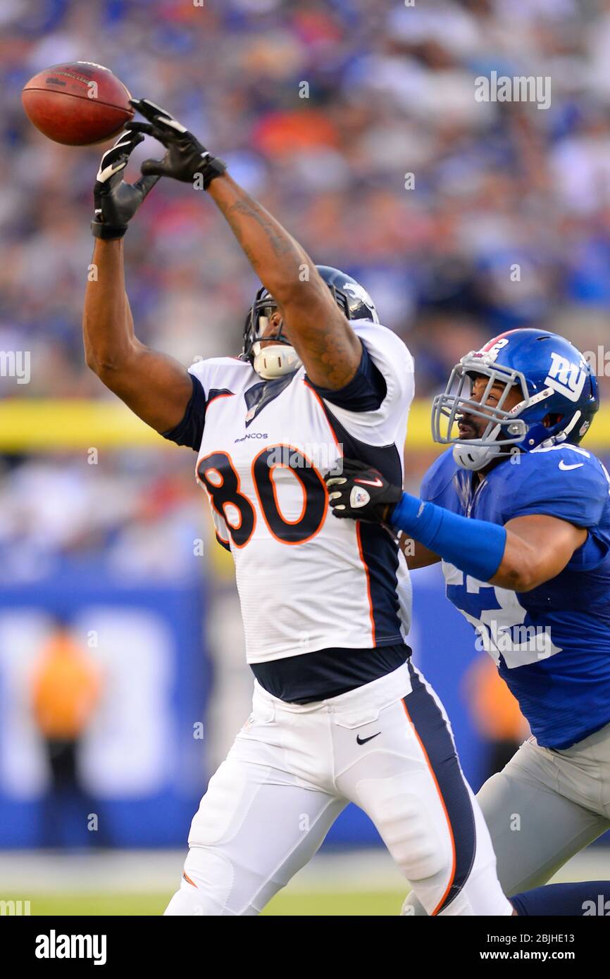 15. September 2013: Denver Broncos Tight End Julius Thomas (80) wird von New York Giants außerhalb des Linienbacker Spencer Paysinger (52) während der Fi verteidigt Stockfoto