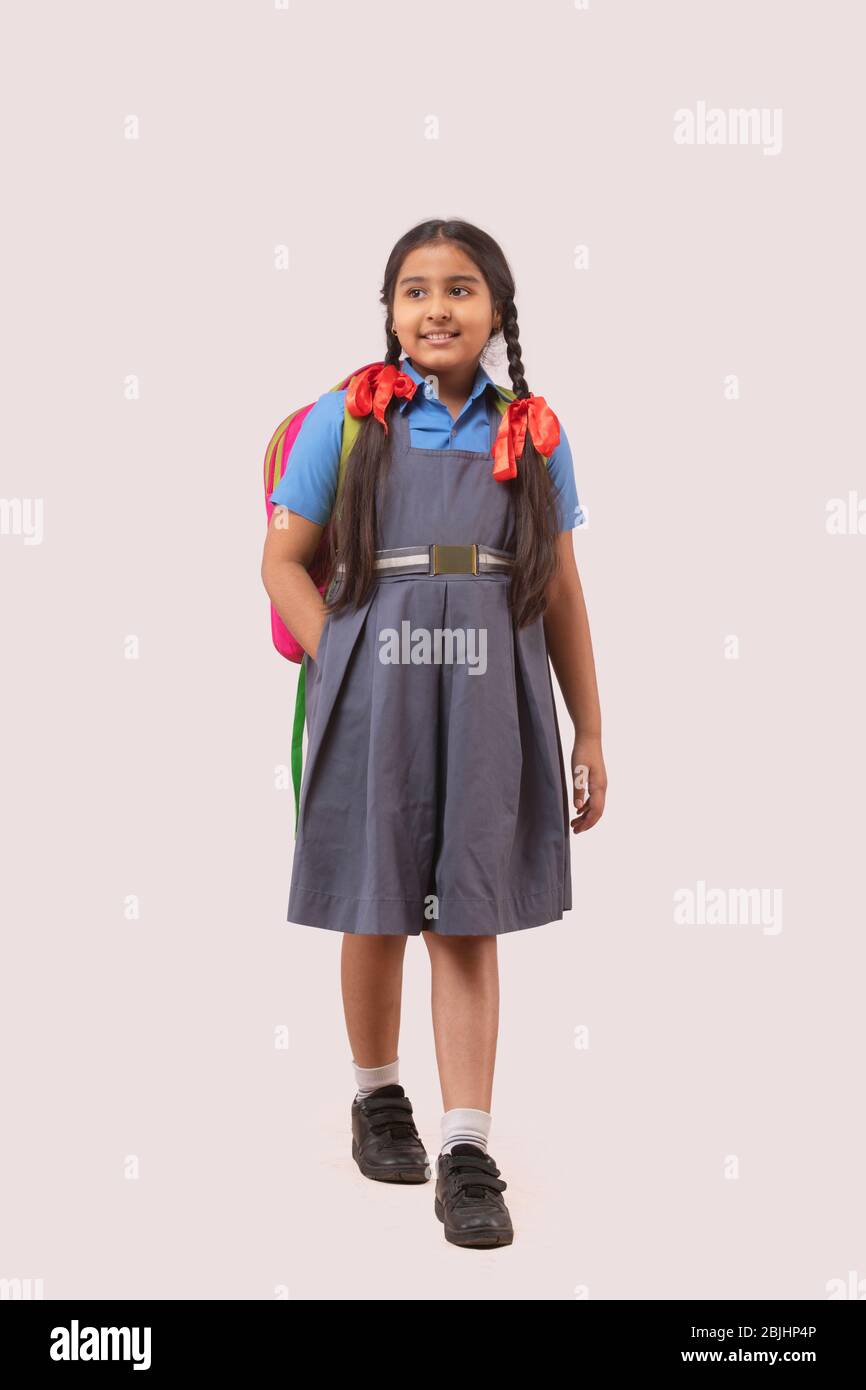 Ein Schulmädchen, das wegschaut Stockfoto
