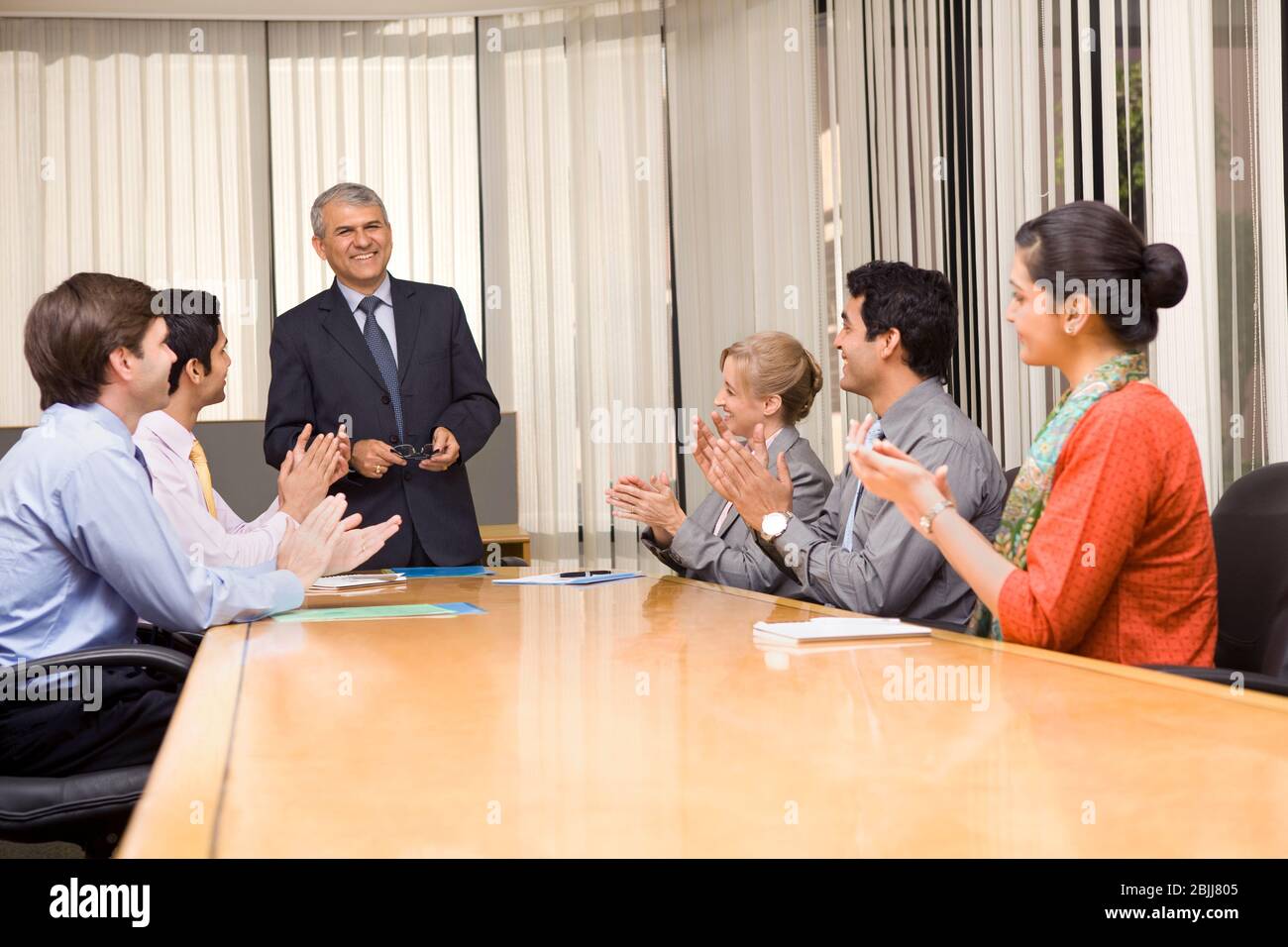 Geschäftsmann bekommt Applaus Stockfoto
