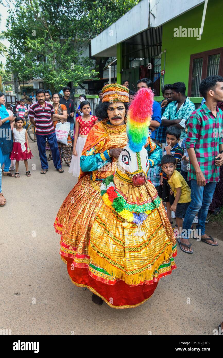 Festivals Festivals in Indien, Kerala, Tanzformen kerala Kathakali, theyyam, pulikkali, Tiger Tanz, onam, Lgbt-Künstler, bunte indische Festival Stockfoto
