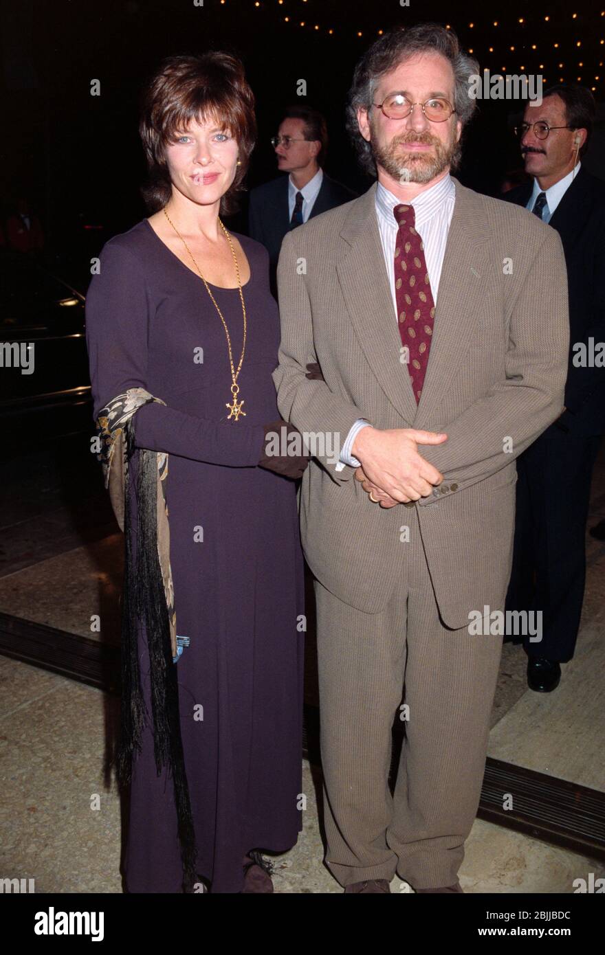 LOS ANGELES, CA. c. 1993: Regisseur Steven Spielberg & Ehefrau Schauspielerin Kate Capshaw. Foto © Paul Smith/Featureflash Stockfoto