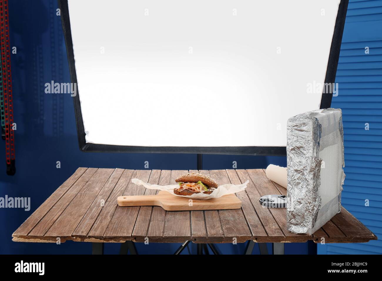 Fotostudio mit professioneller Beleuchtung während der Dreharbeiten Essen Stockfoto