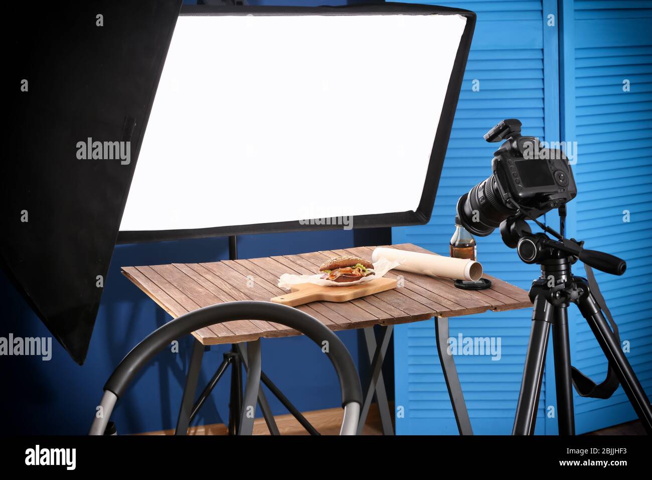 Fotostudio mit professioneller Beleuchtung während der Dreharbeiten Essen Stockfoto