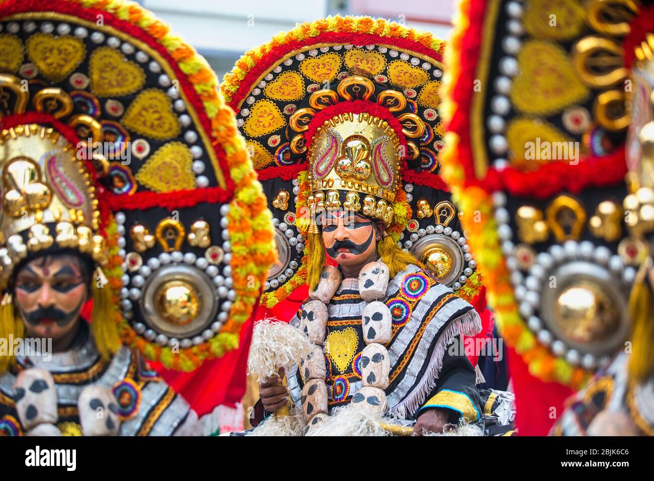 Festivals Festivals in Indien, Kerala, Tanzformen kerala Kathakali, theyyam, pulikkali, Tiger Tanz, onam, Lgbt-Künstler, bunte indische Festival Stockfoto
