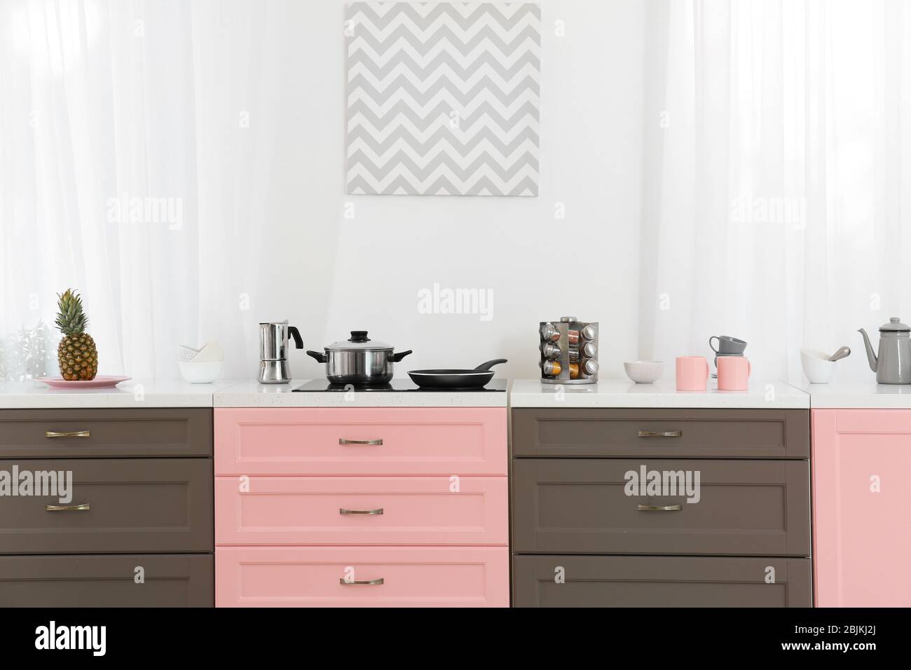 Helle moderne Küche Stockfoto