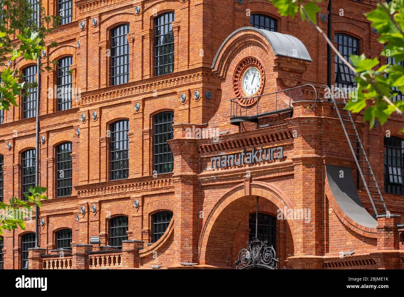 Lodz, Polen - 7. Juli 2019: Eintritt in das Kunst- und Unterhaltungszentrum Manufaktura in Lodz, Polen Stockfoto
