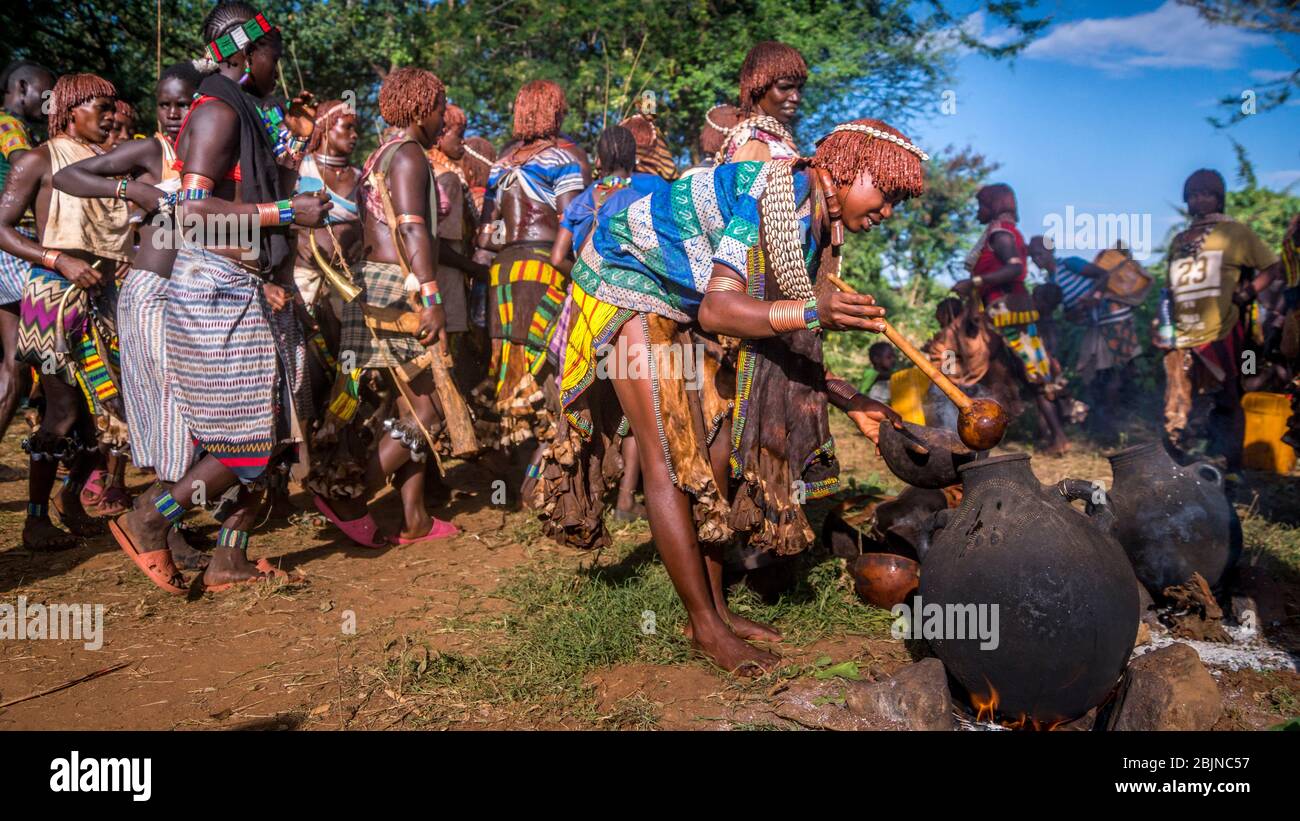 Bild aufgenommen während einer Reise nach Süd-Äthiopien, Omo-Tal, Hamer Stamm, Stier springen Zeremonie Stockfoto