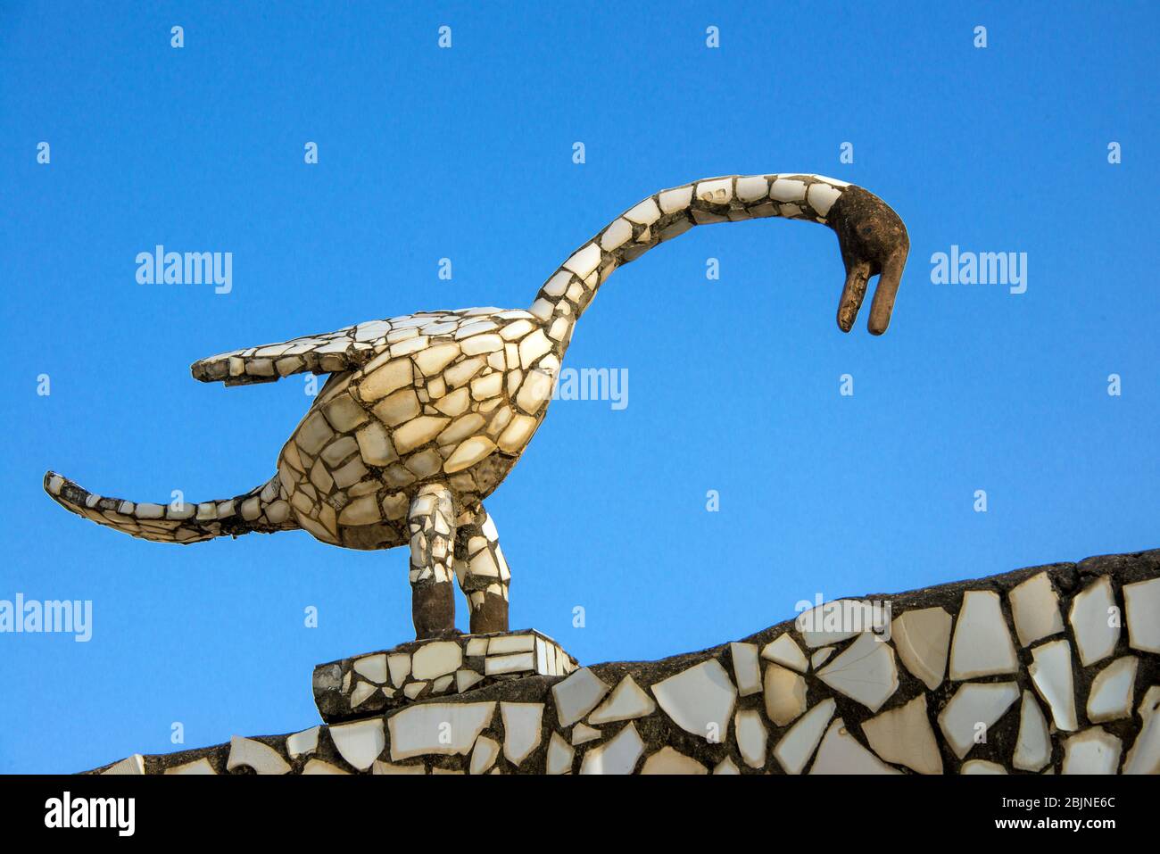 Swan aganst blauen Himmel Rock Garden Chandigarh Punjab Indien Stockfoto