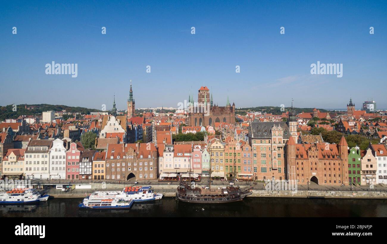 Schöne Landschaft der Altstadt in Danzig über Motlawa Fluss bei Sonnenaufgang, Polen. Stockfoto