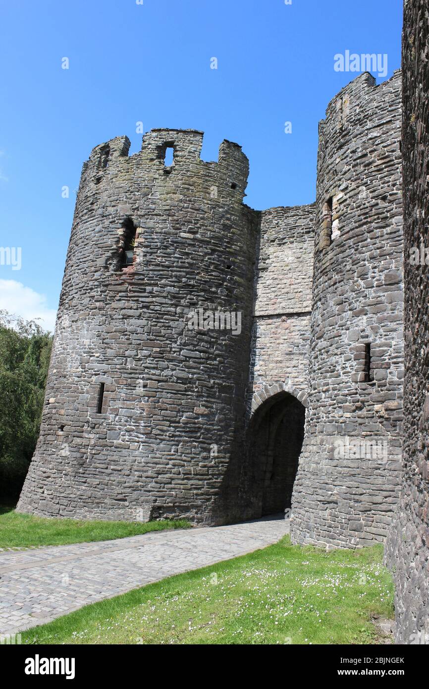 Mill Gate auf der Südseite der Stadtmauern von Conwy, einem mittelalterlichen Verteidigungsgebäude, Wales, Großbritannien Stockfoto