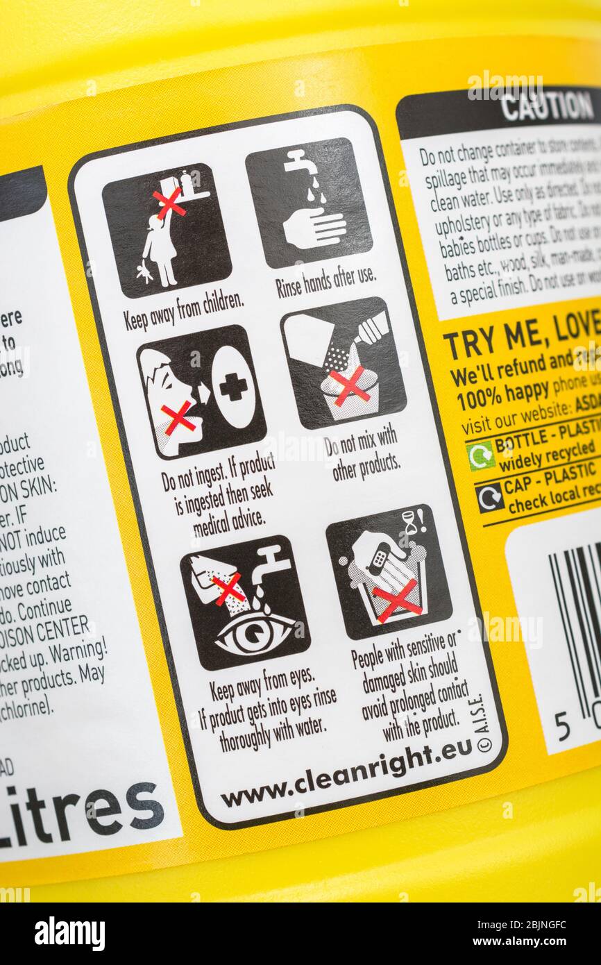ASDA dickes Haushaltsbleichmittel mit ASIATISCHEN Gefahrenpiktogrammen für chemische Reizstoffe auf Warnschild. Gefährliche Haushaltsprodukte. Stockfoto