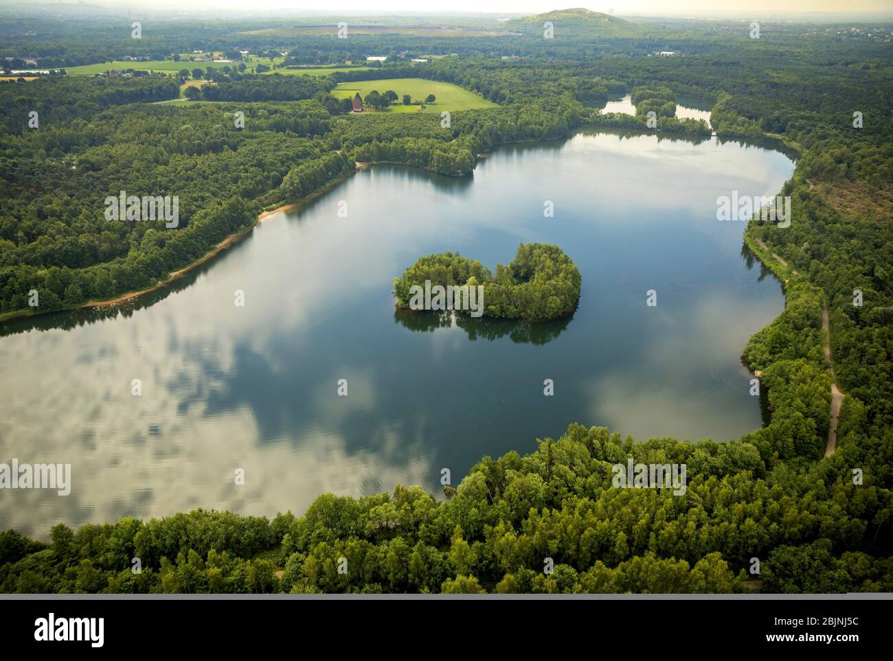 , kleine Insel am Heidesee in Bottrop, 06.07.2017, Luftaufnahme, Deutschland, Nordrhein-Westfalen, Ruhrgebiet, Bottrop Stockfoto