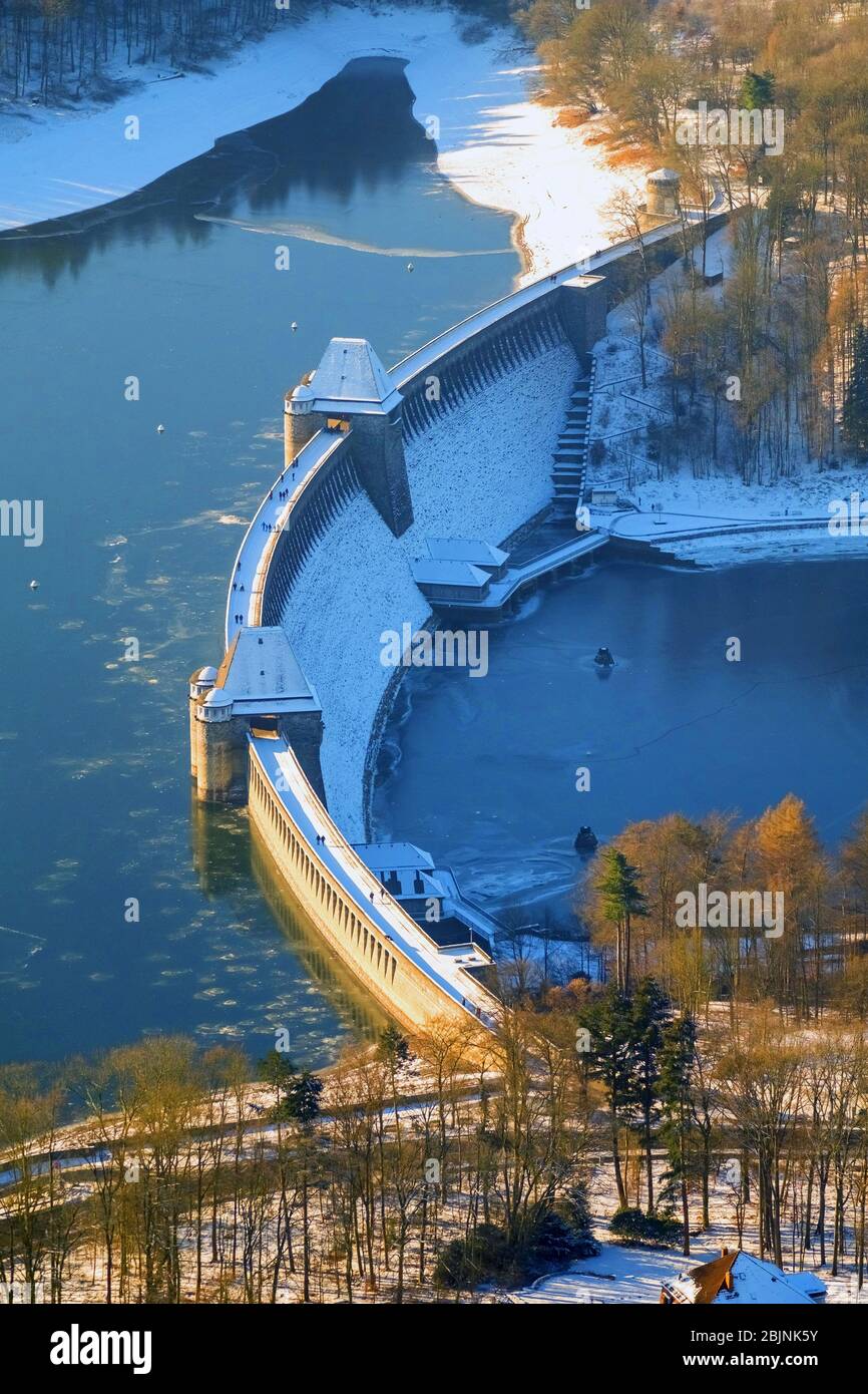 , Staudamm des Moehnesee im Winter 22.01.2017, Luftaufnahme, Deutschland, Nordrhein-Westfalen, Moehnesee Stockfoto