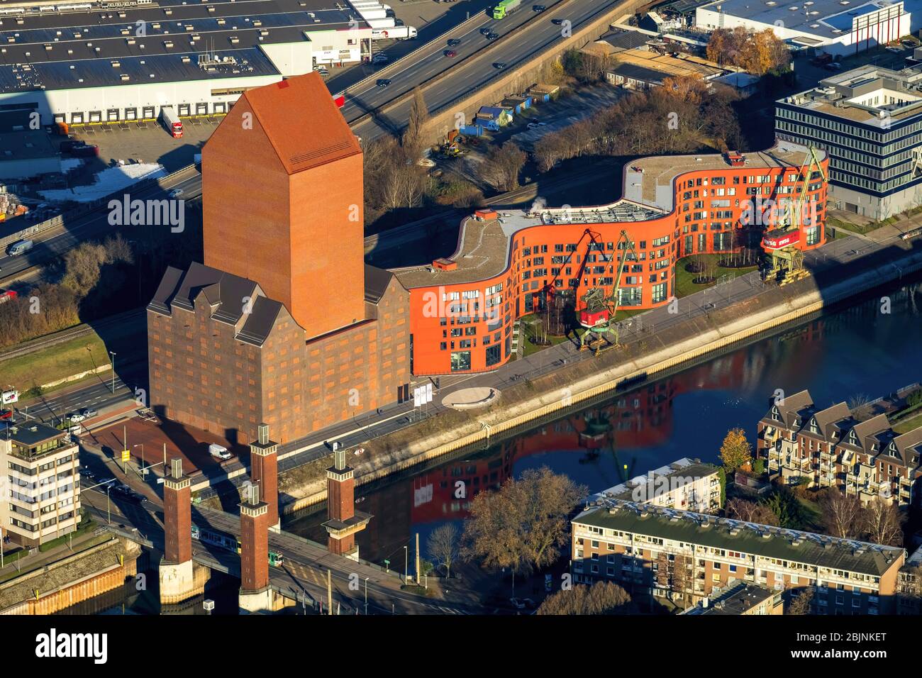 Landesarchiv NRW Gebäude auf einem ehemaligen Hafengelände des Duisburger Innenhafens, 29.11.2016, Luftaufnahme, Deutschland, Nordrhein-Westfalen, Ruhrgebiet, Duisburg Stockfoto