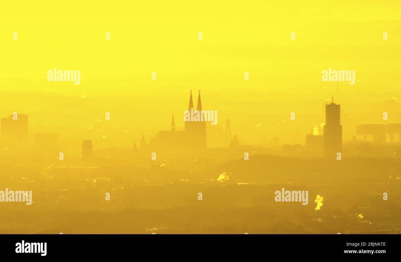 , gelber Sonnenuntergang über der Stadt Köln mit Dom, 29.11.2016, Luftaufnahme, Deutschland, Nordrhein-Westfalen, Köln Stockfoto