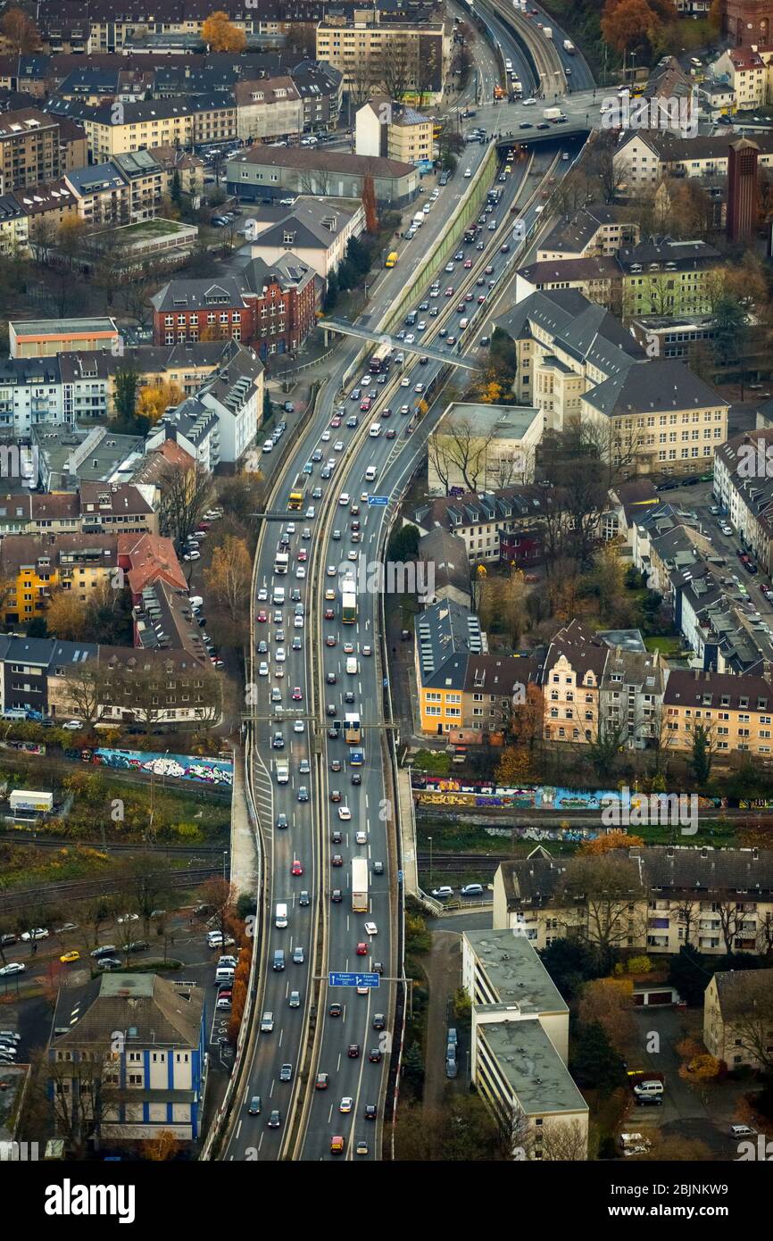 Autobahn A40 in Essen, 23.11.2016, Luftaufnahme, Deutschland, Nordrhein-Westfalen, Ruhrgebiet, Essen Stockfoto
