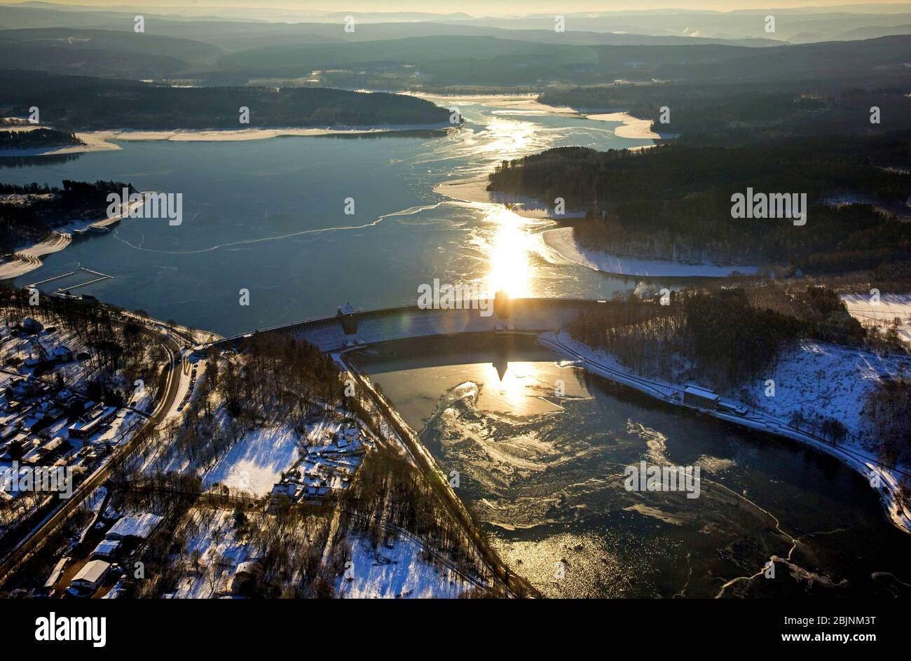 , Staudamm des Moehnesee im Winter 22.01.2017, Luftaufnahme, Deutschland, Nordrhein-Westfalen, Moehnesee Stockfoto