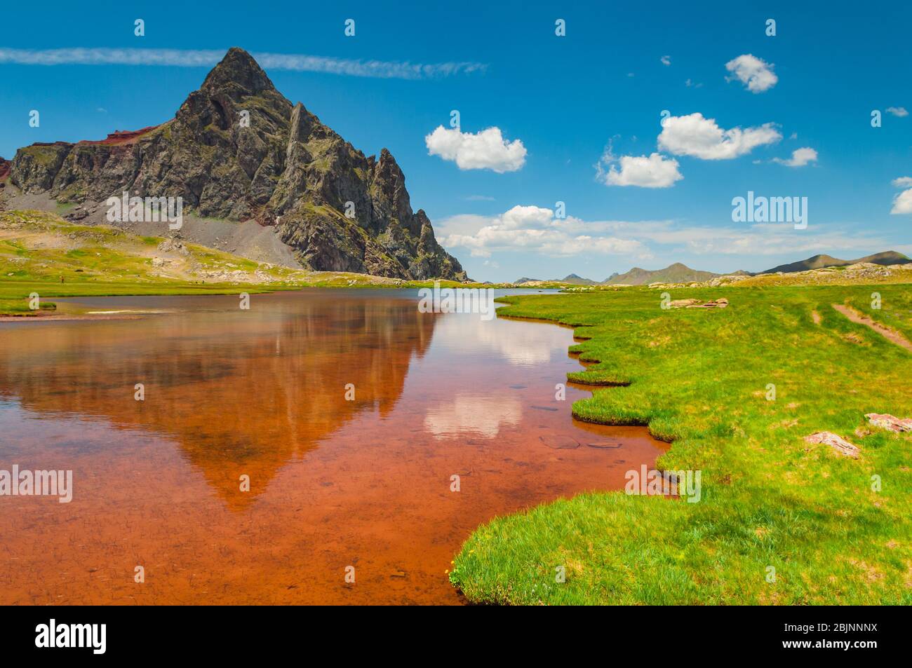 PIC d'Anayet Reflexion im Gletschersee, Huesca, Aragon, Spanien Stockfoto