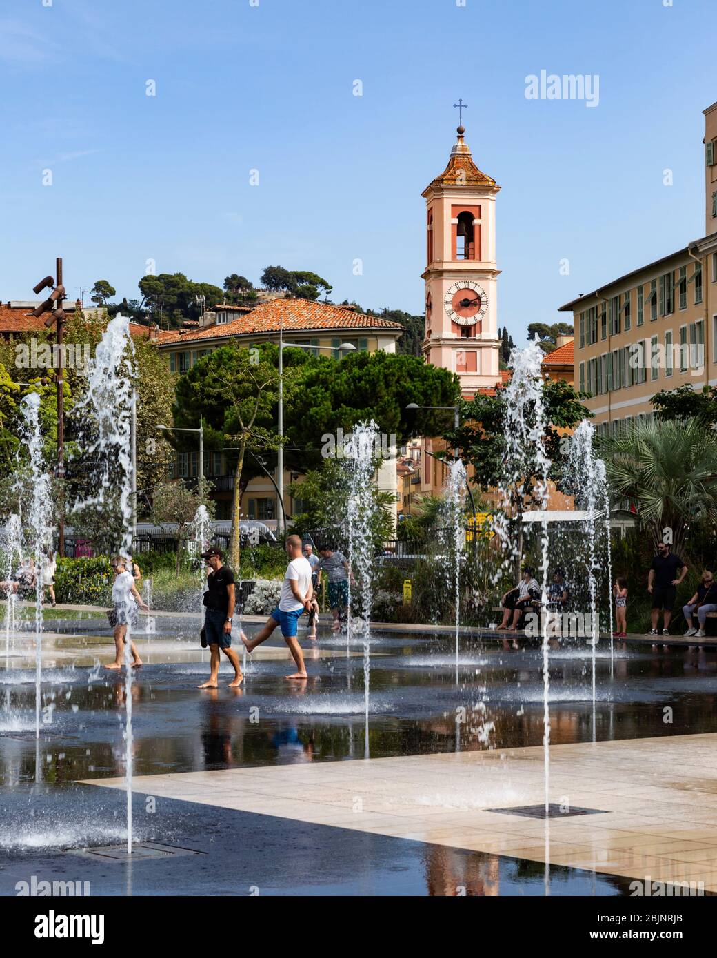 Der Miroir d'Eau Brunnen, Park Paillon Promenade, Nizza, Cote d'Azur, Provence, Frankreich. Stockfoto
