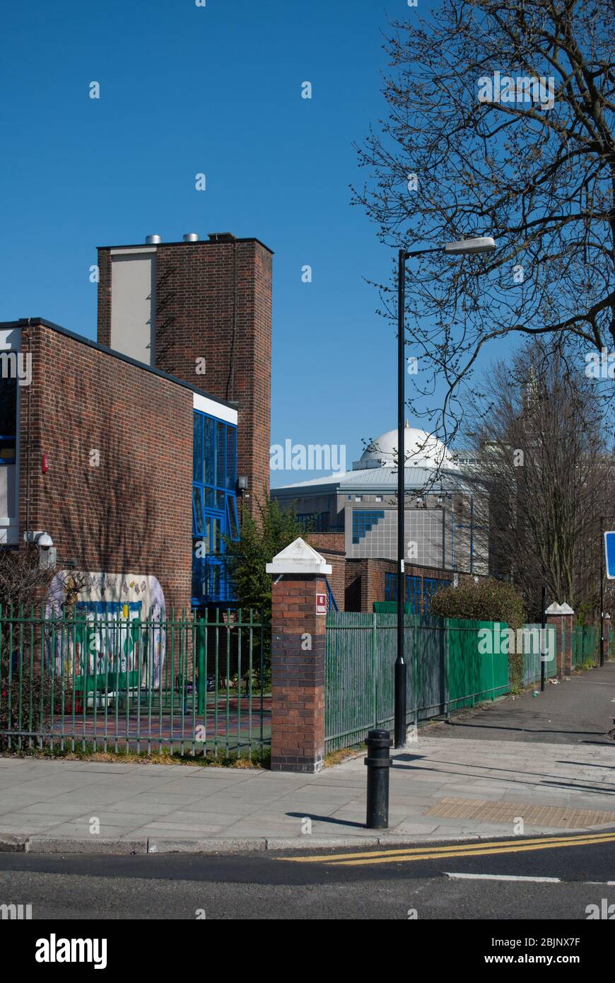 Moderne Moschee Anbetung unabhängige Schule King Fahad Academy Bromyard Avenue, London W3 7HD Stockfoto