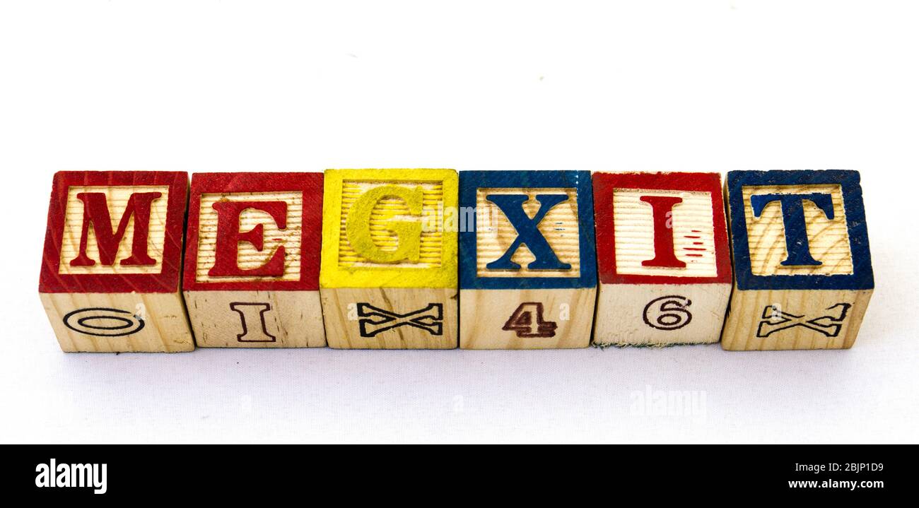 Der Begriff Megxit visuell auf einem klaren Hintergrund mit bunten Holz Spielzeugblöcke Bild mit Kopierraum in horizontalem Format angezeigt Stockfoto