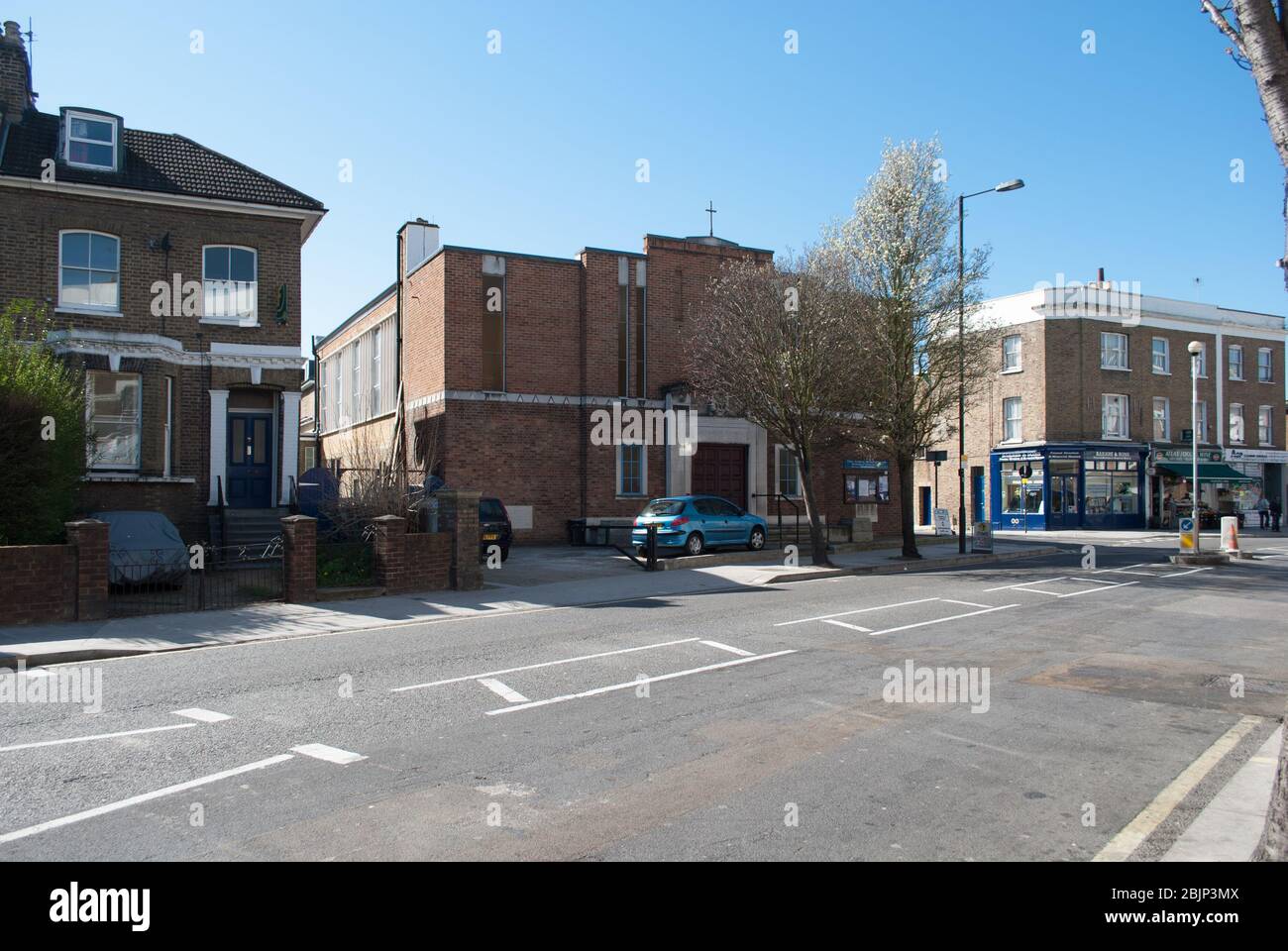 Methodist & United Reformierte Askew Road Church Bassein Park Rd, London W12 von Sir Guy Dawber Stockfoto
