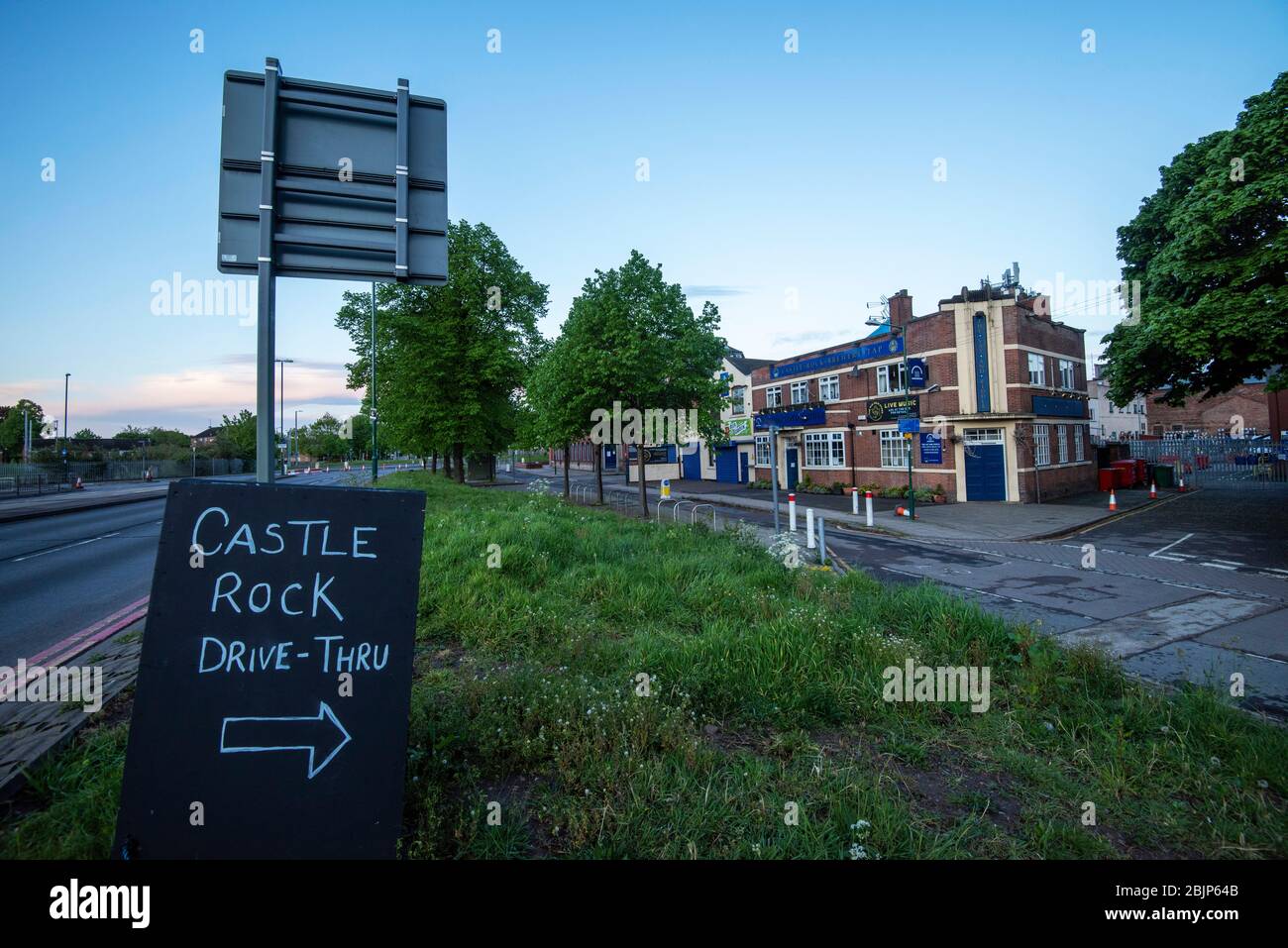 Castle Rock Brewery Drive Thru, Nottingham City South Side, aufgenommen während der Covid-19-Sperre am 2020. April, Nottinghamshire England, Großbritannien Stockfoto