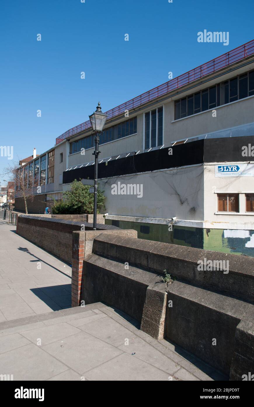 Leere verlassene alte ehemalige Queens Wharf Crisp Road, Hammersmith, London W6 Stockfoto