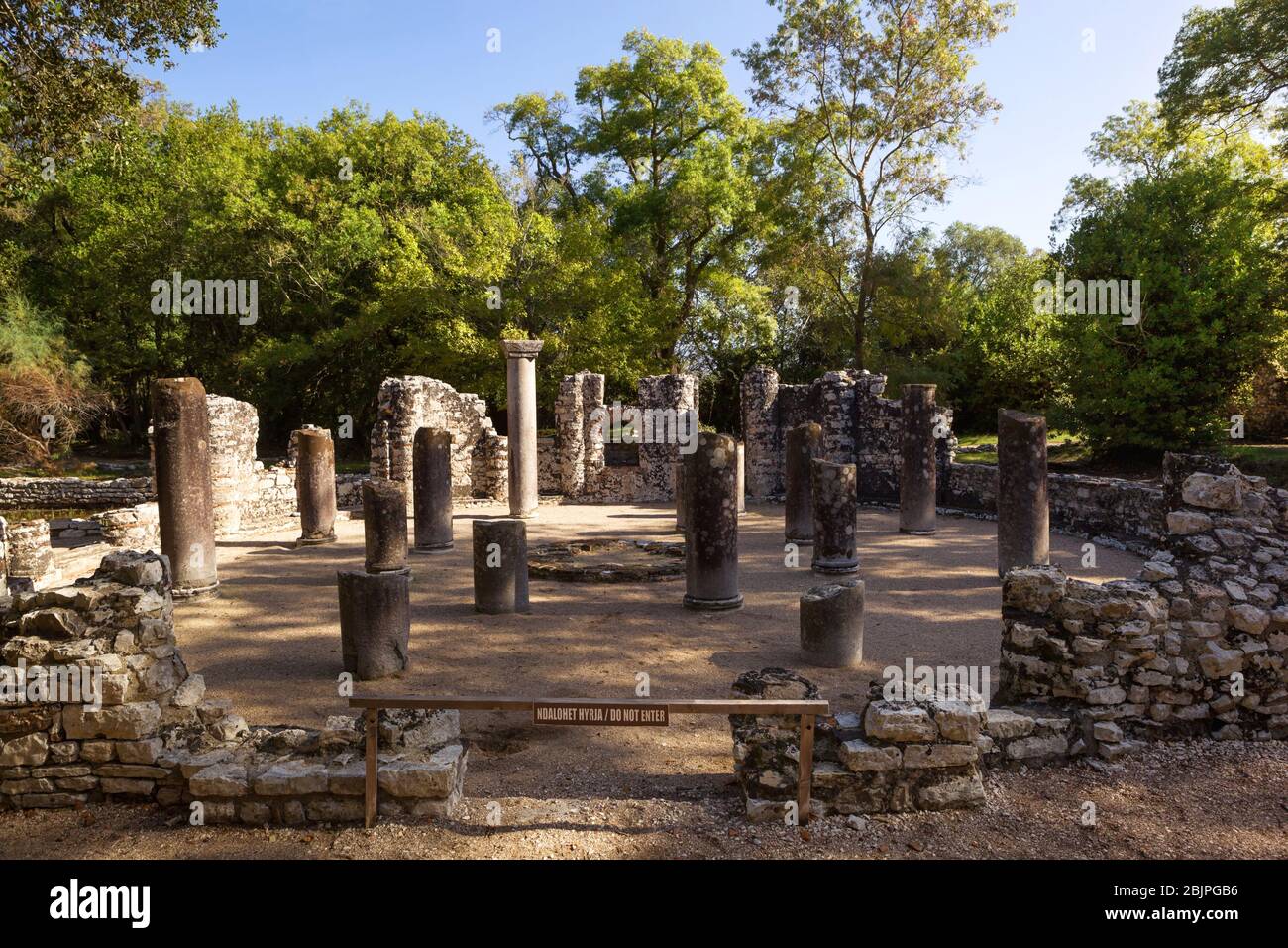 Butrint/ Albanien 12. Oktober 2019. Das Baptisterium stammt aus dem 6. Jahrhundert in Butrint, Albanien. UNESCO-Welterbe Stockfoto