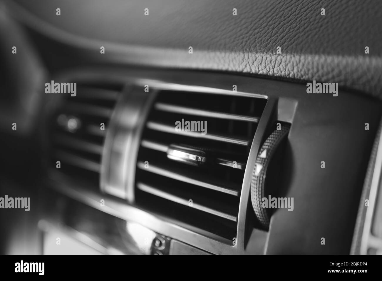 Car air conditioner Schwarzweiß-Stockfotos und -bilder - Alamy