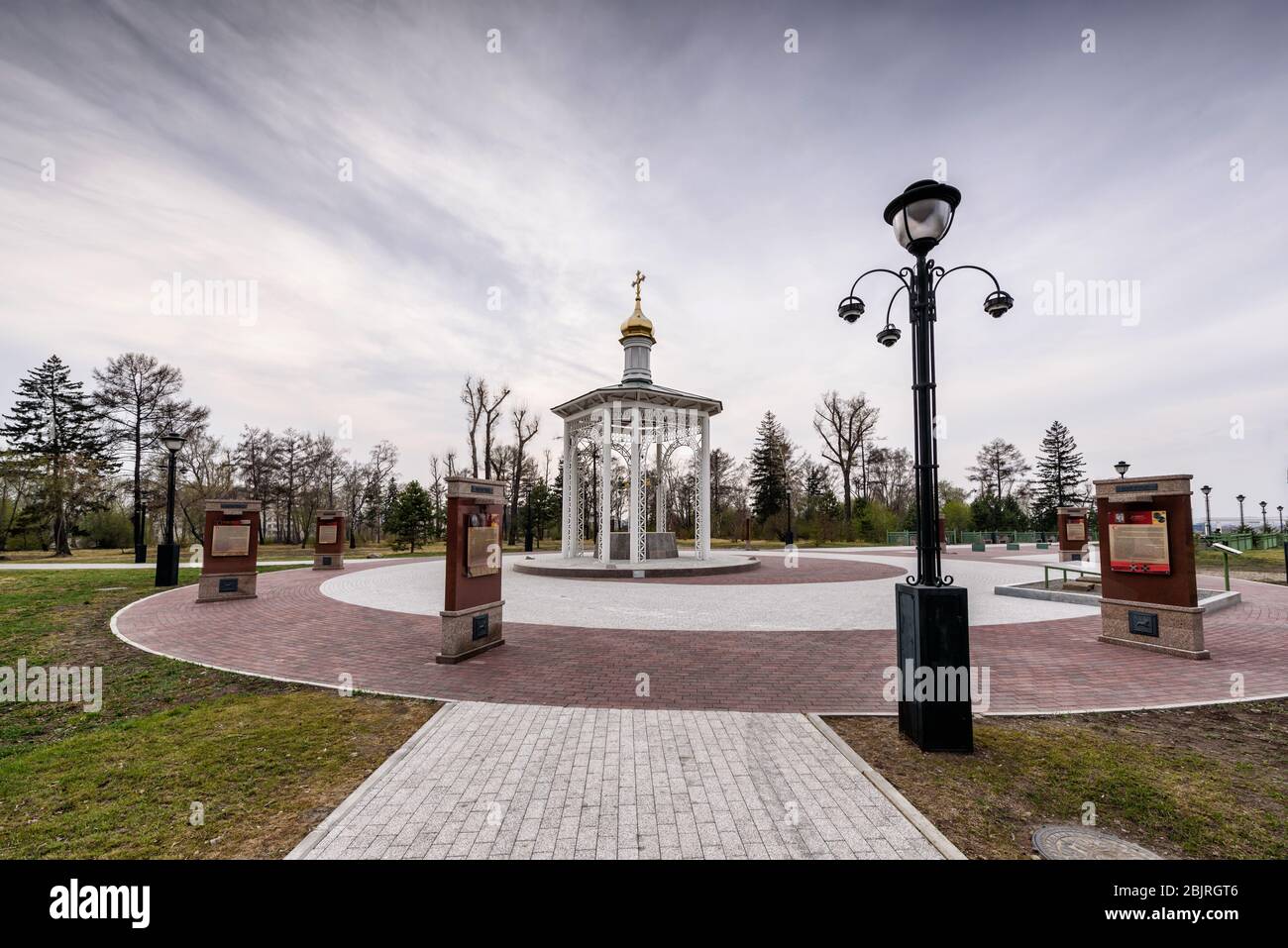 IRKUTSK, RUSSLAND - 27. APRIL 2020: Kapelle zu Ehren des zweiten Kommens Christi am bewölkten Frühlingstag Stockfoto