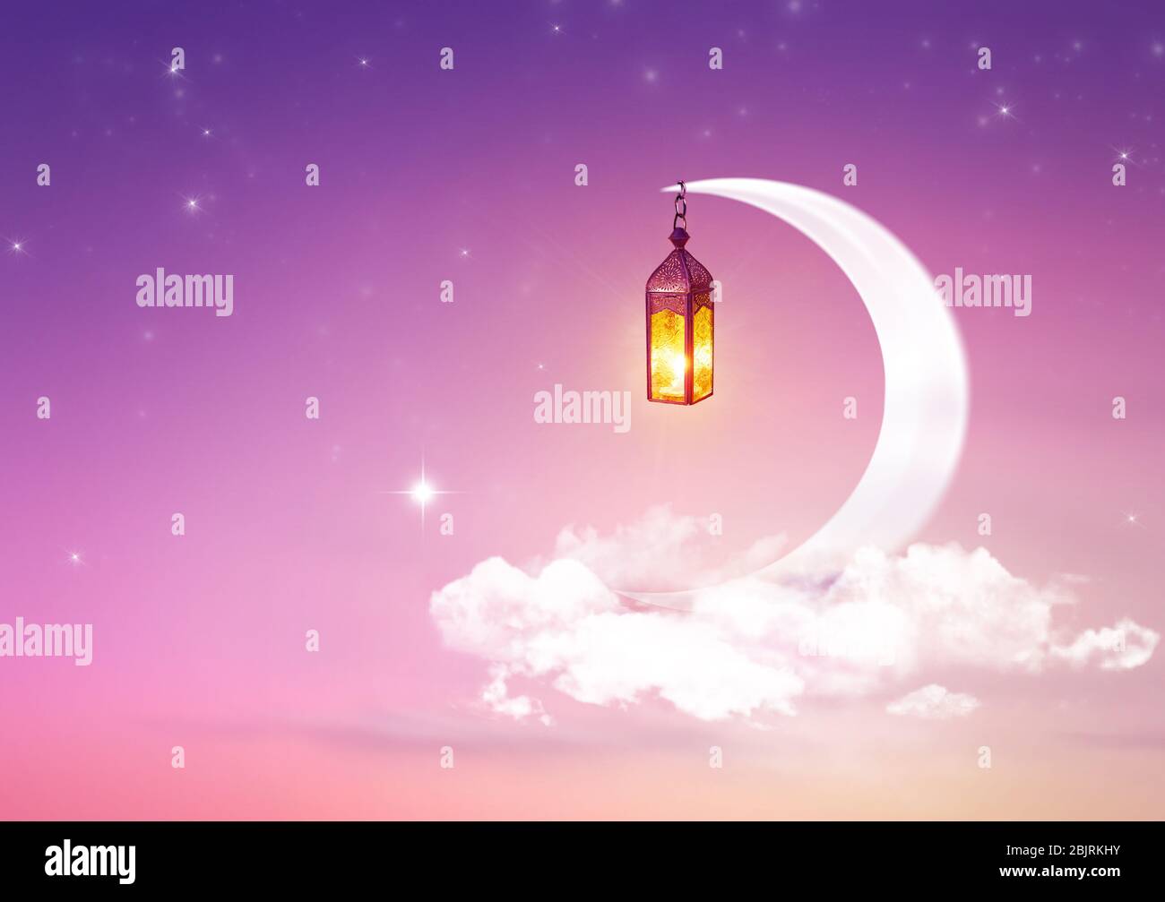 Ramadan Kareem Hintergrund mit Mond, Laterne, Wolken und Sternen in rosa Tönen. Schöne islamische Grußkarte für muslimische Feiertage und Ramadan. Stockfoto