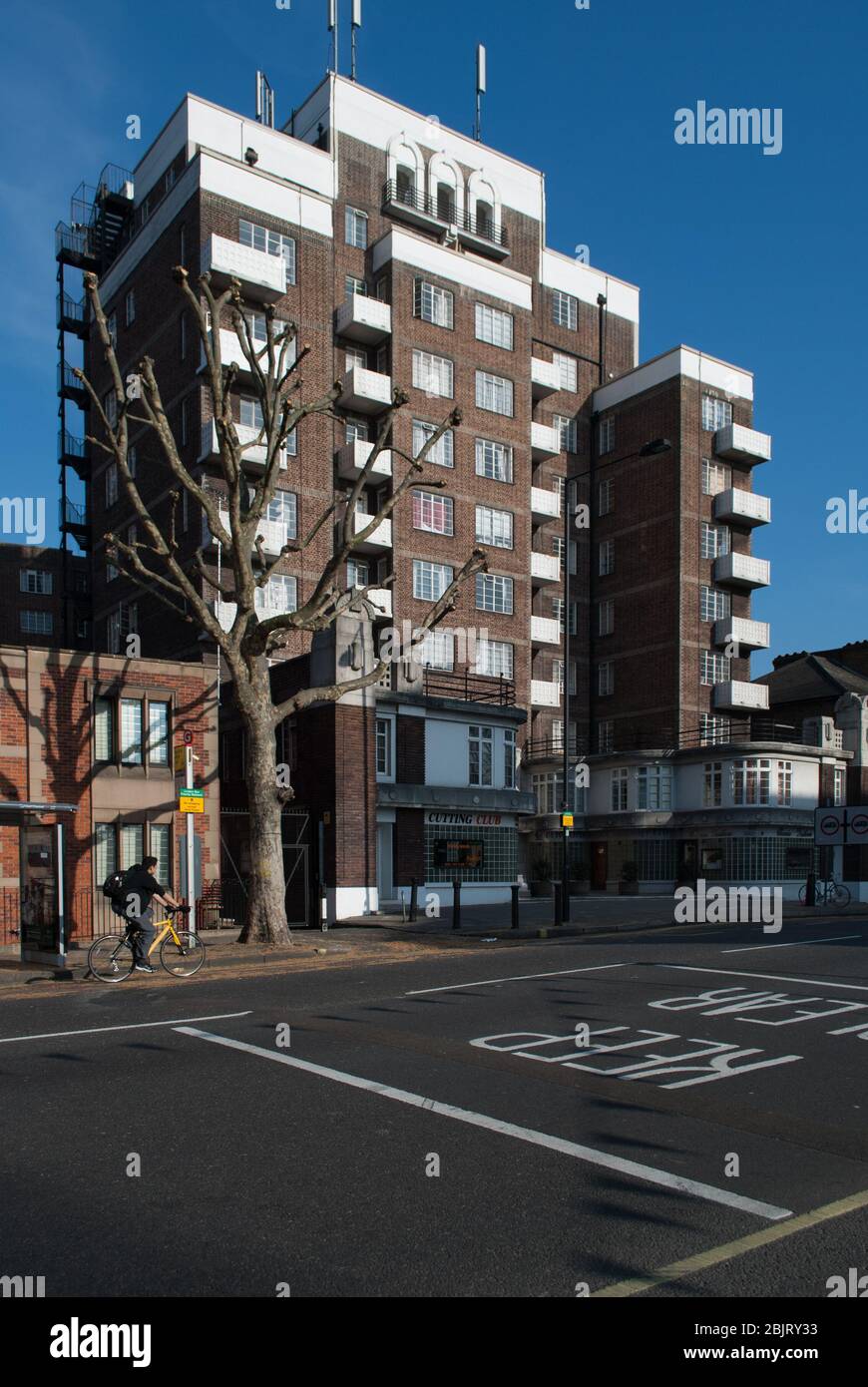 1930er Jahre Architektur Apartment Block Wohnungen Red Brick Balkone Art Deco The Grampians, Shepherds Bush Road, London W6 Collcutt & Hamp Maurice Webb Stockfoto