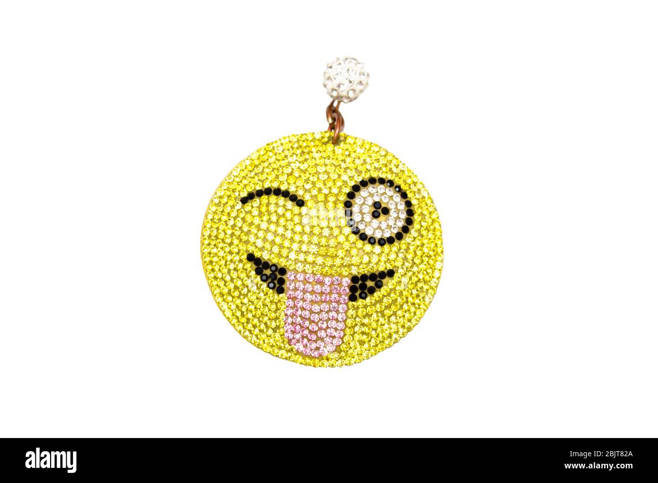 Smiley mit Zunge aus Strass auf weißem Hintergrund isolieren Stockfoto