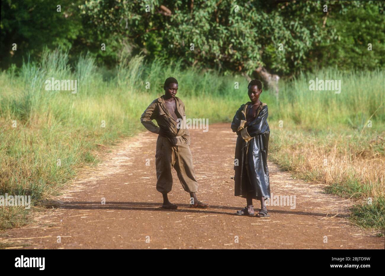 Während des Bürgerkrieges 1997 in einem abgelegenen Gebiet des Südsudans Soldaten der unbewaffneten sudanesischen Volksbefreiungsarmee Stockfoto