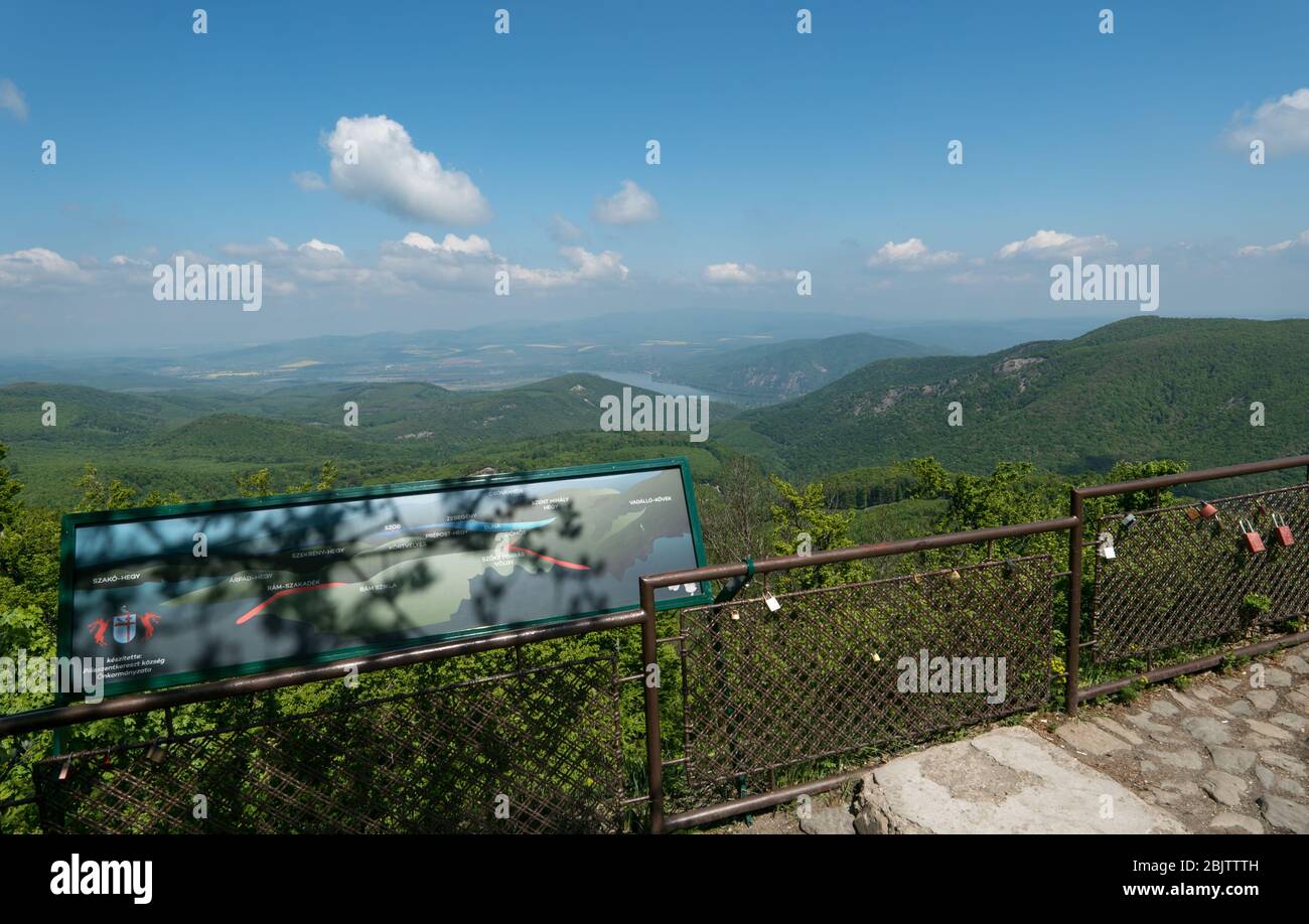 Blick auf den Donauknie von Dobogoko, Pilissztentkereszt, Ungarn. Beliebte Touristengegend in der Nähe von Pilisszentkereszt. Stockfoto