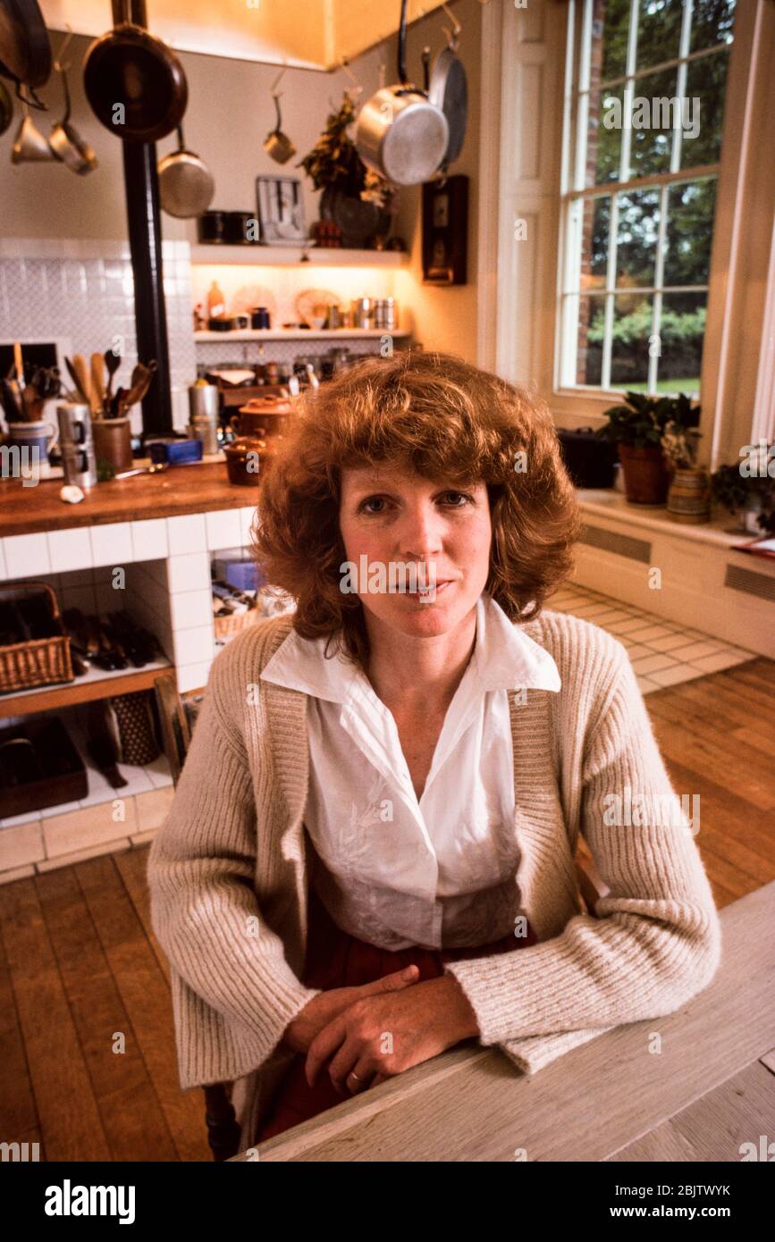 Caroline Conran Kochredakteurin der Sunday Times und Autorin zahlreicher Kochbücher 1977 Stockfoto