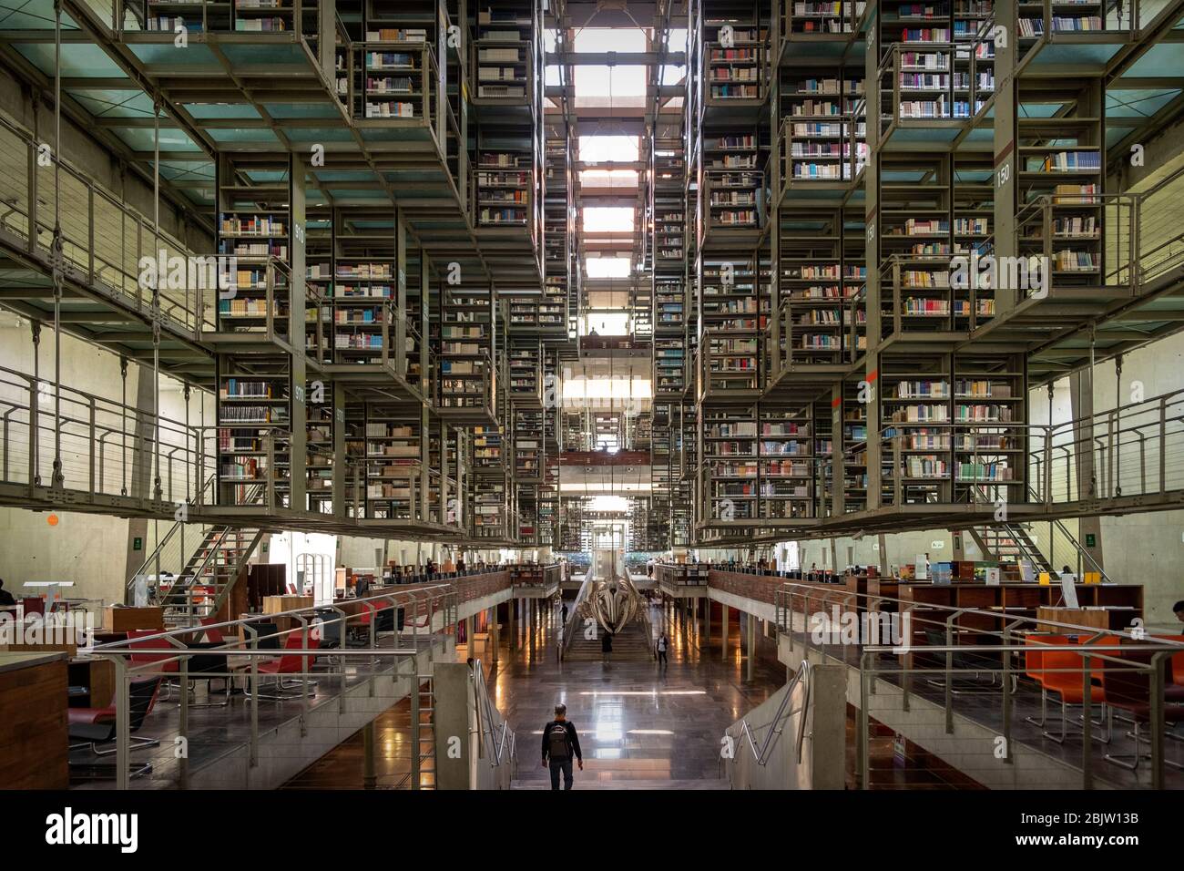 Riesige Bibliothek (38,000 Quadratmeter oder 409,000 Quadratfuß) Biblioteca Vasconcelos Mexiko-Stadt, Mexiko Stockfoto