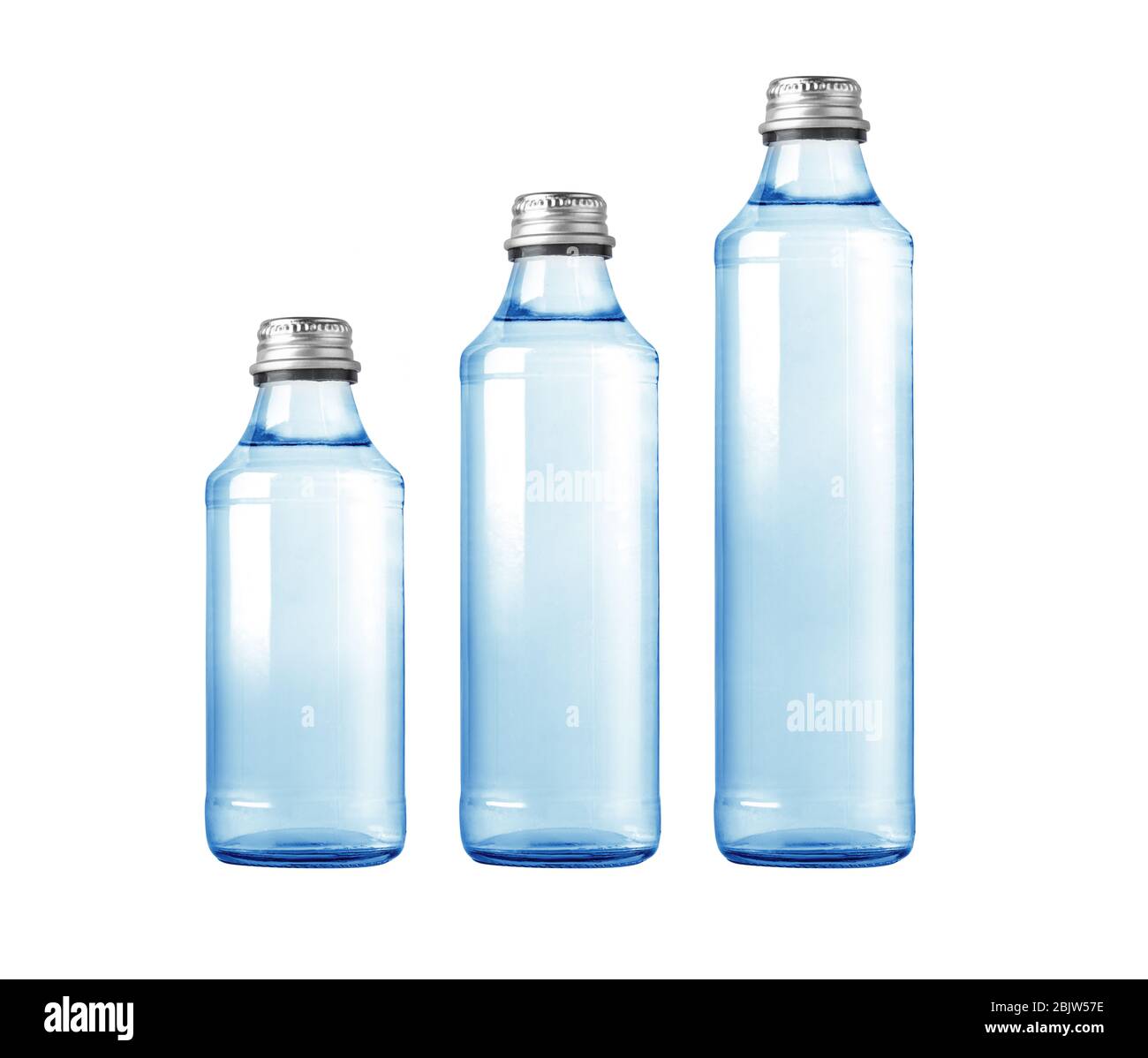 Drei blaue Glasflaschen auf weiß isoliert Stockfoto