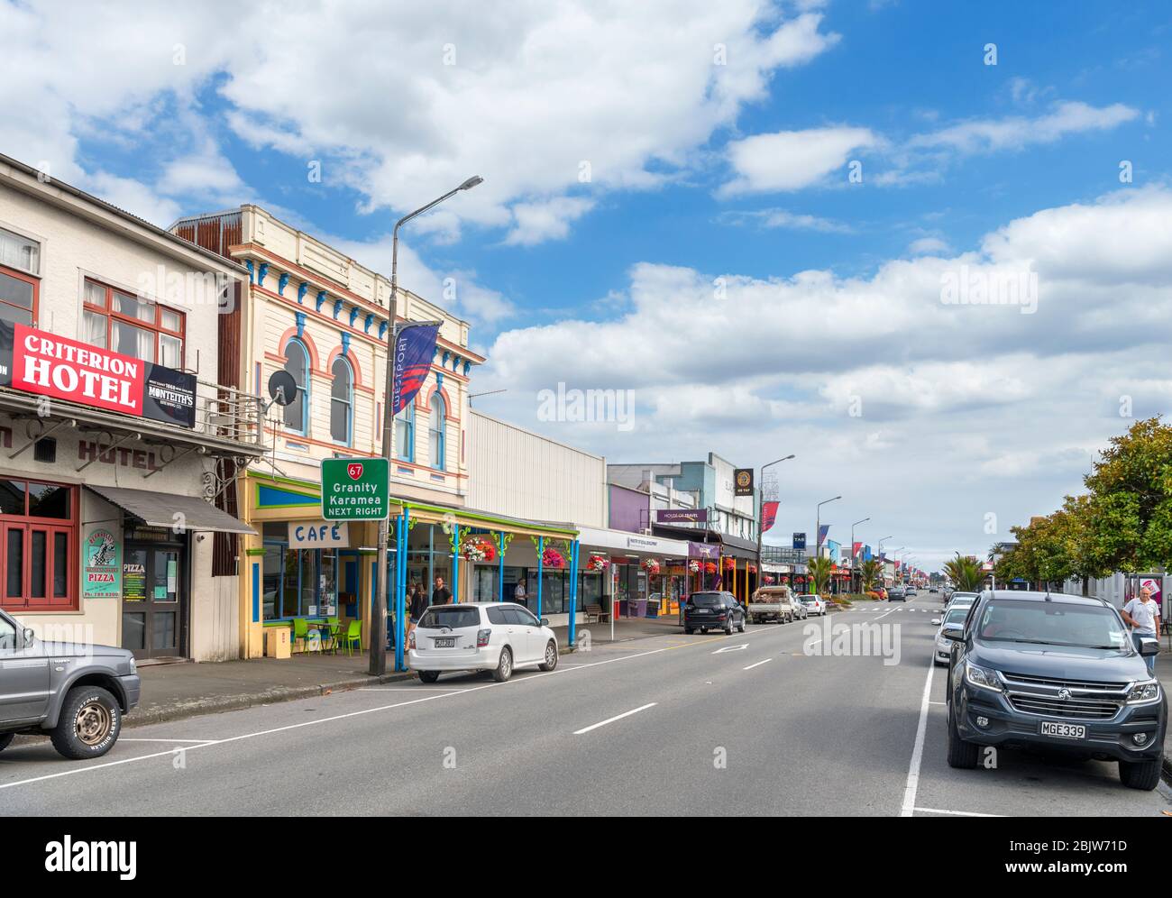 Palmerston Street, die Hauptstraße in der historischen Innenstadt von Westport, Westküste, Südinsel, Neuseeland Stockfoto