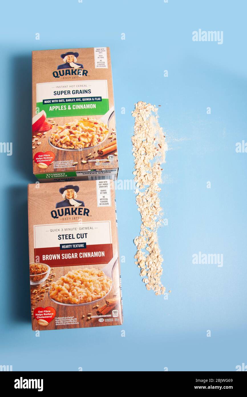 Halifax, Kanada - 11. April 2020: Apfel und brauner Zucker Aromen von Quaker Haferflocken Stockfoto