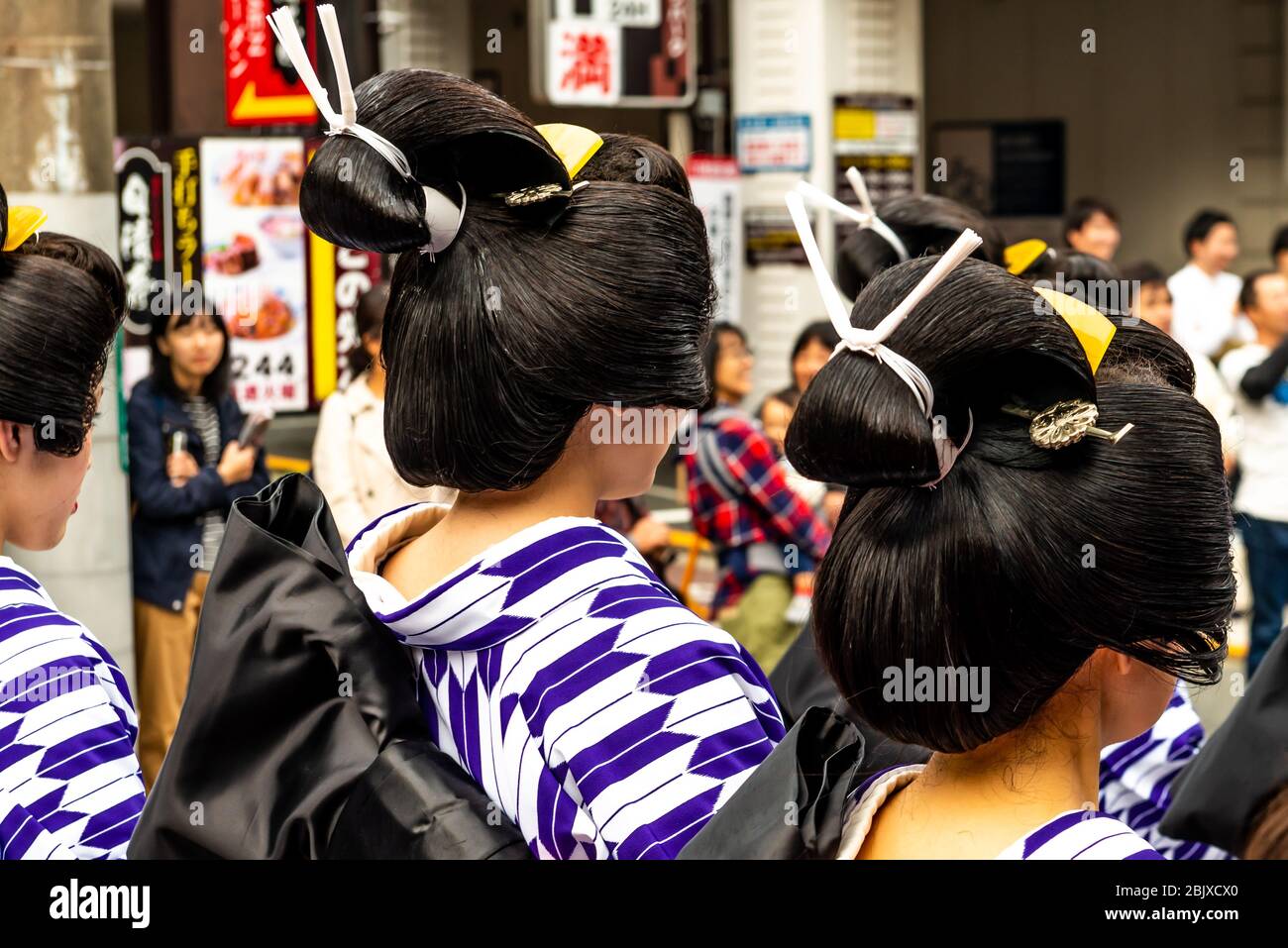 Yumoto, Hakone, Japan: 03. November 2019: Hakone Daimyo Gyoretsu 2019 (Prozession des feudalen Herrn in Hakone). Festival mit Prozession der Menschen gekleidet Stockfoto