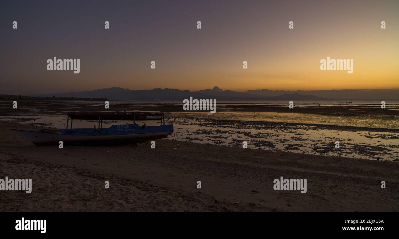 Sumbawa ist eine wunderschöne Insel neben Lombok, Nusa Tenggara Barat. Geeignet zum Surfen, Camping erkunden Naturstrände Stockfoto