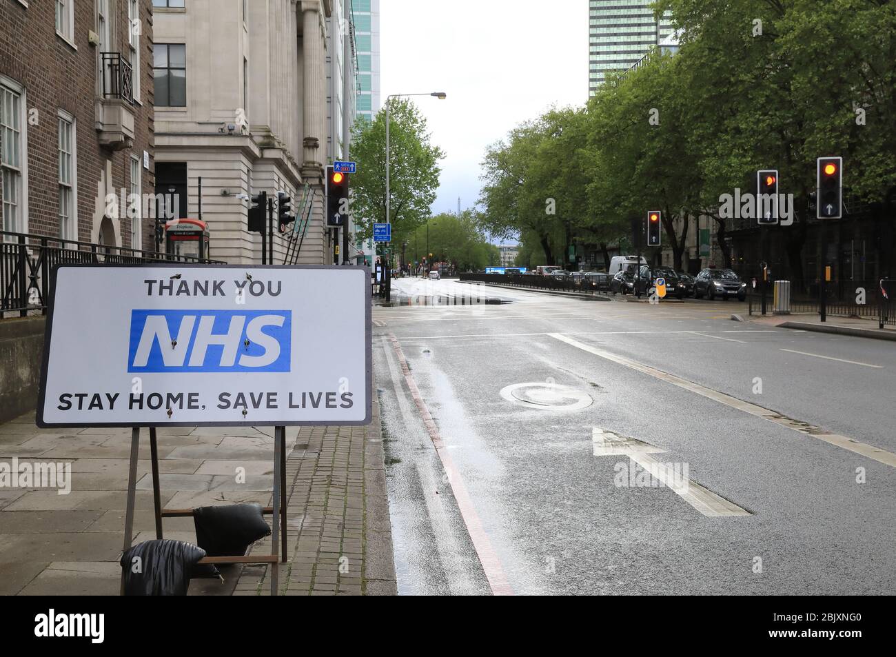 Verkehrsfreie Euston Road bei der Sperrung der Coronavirus-Pandemie in London, Großbritannien Stockfoto