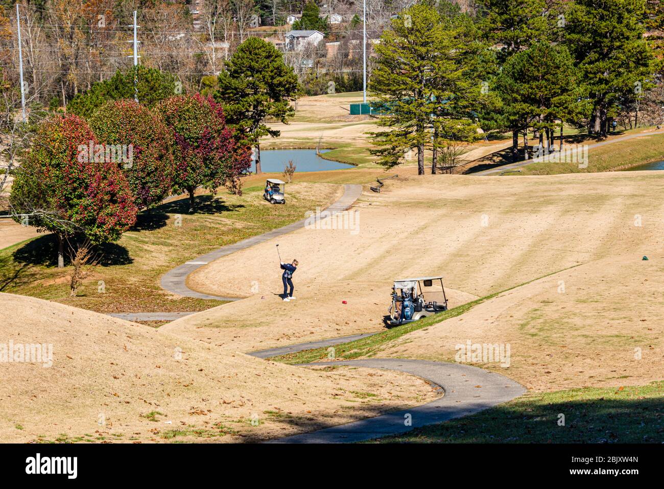 Butternut Creek Golfplatz - Golfer Abschlag Stockfoto