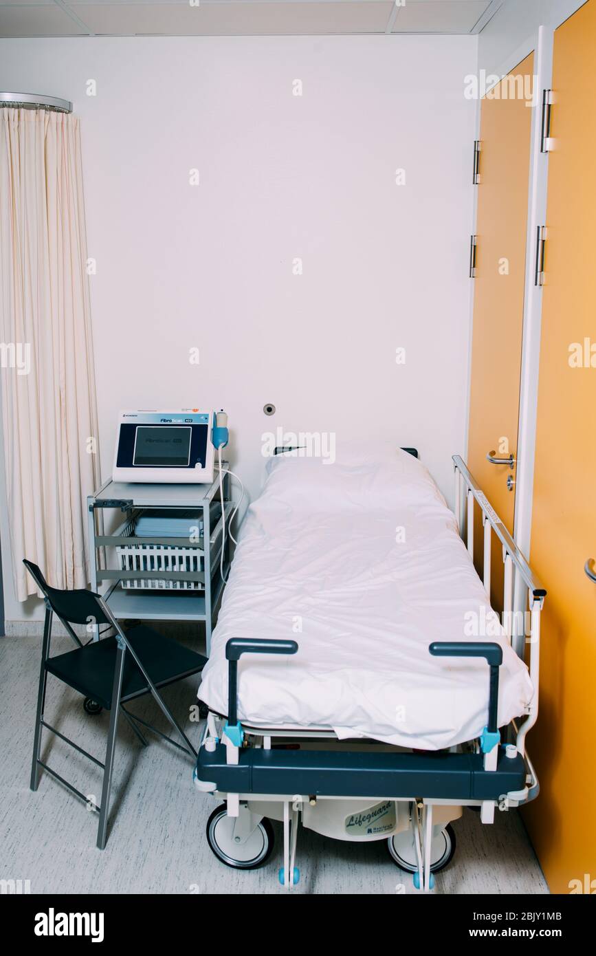 Leere Krankenhausbett auf Krankenstation Stockfoto