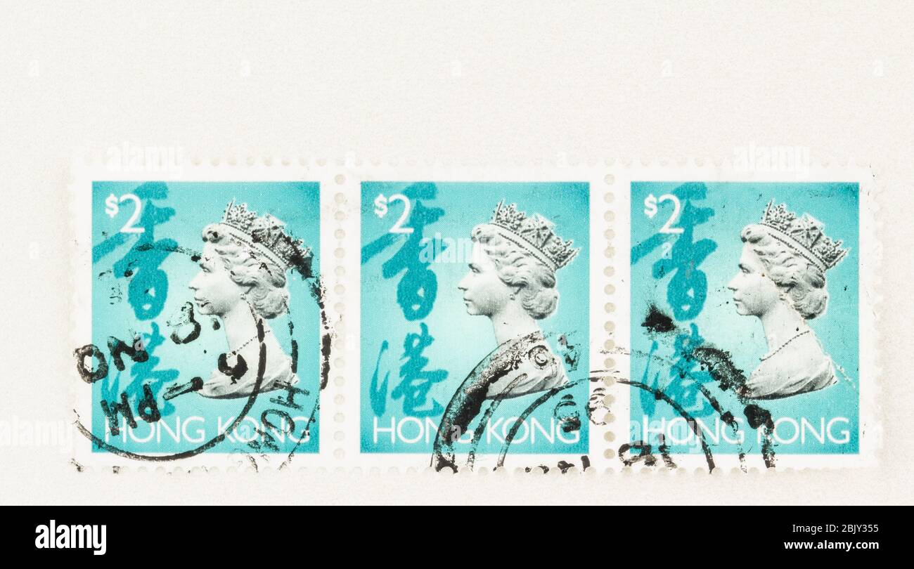 SEATTLE WASHINGTON - 29. April 2020: Königin Elizabeth II. Auf 2 Dollar Hong Kong Briefmarke von 1992 mit Kopierplatz. Scott # 646. Stockfoto