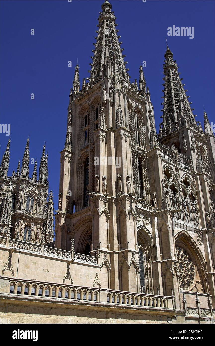 Spanien, Hiszpania, Spanien, Burgos - gotische Kathedrale der Heiligen Maria - Turm. Gotische Kathedrale der Heiligen Maria - Turm. Katedra, wieża. 西班牙-布爾戈斯, 塔 Stockfoto